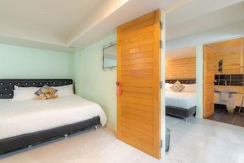 Connecting, 3 Beds