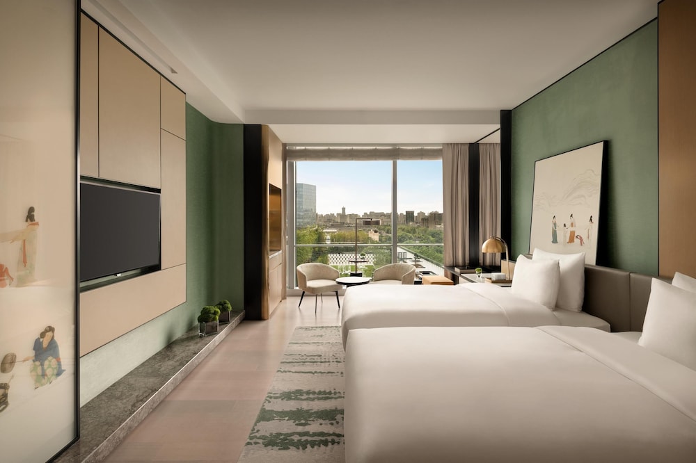 Deluxe, Twin Beds, City View
