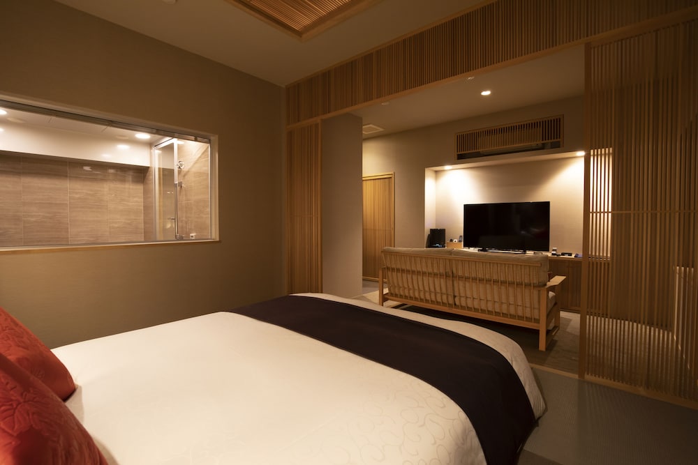 Roppongi Hotel S 26/75