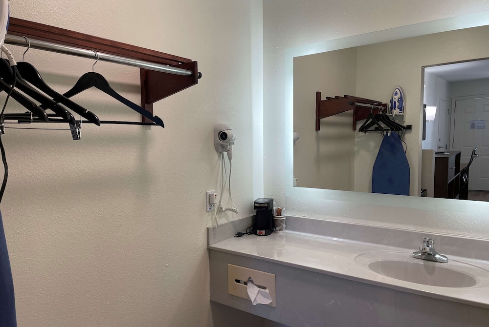 Baymont by Wyndham Biloxi Ocean Springs 44/60