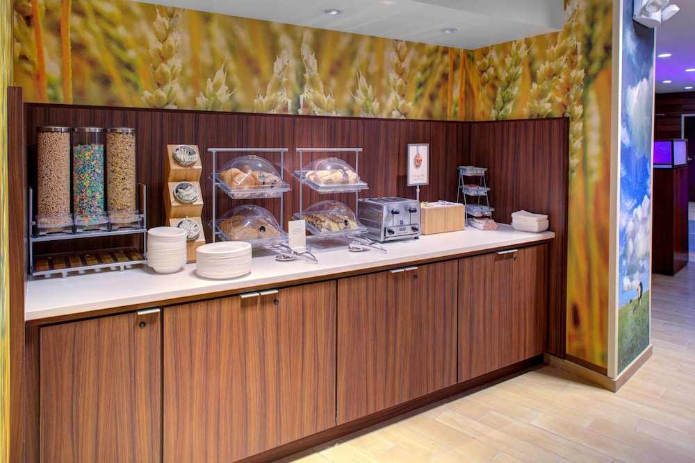 Fairfield Inn And Suites By Marriott Hollister 4/49