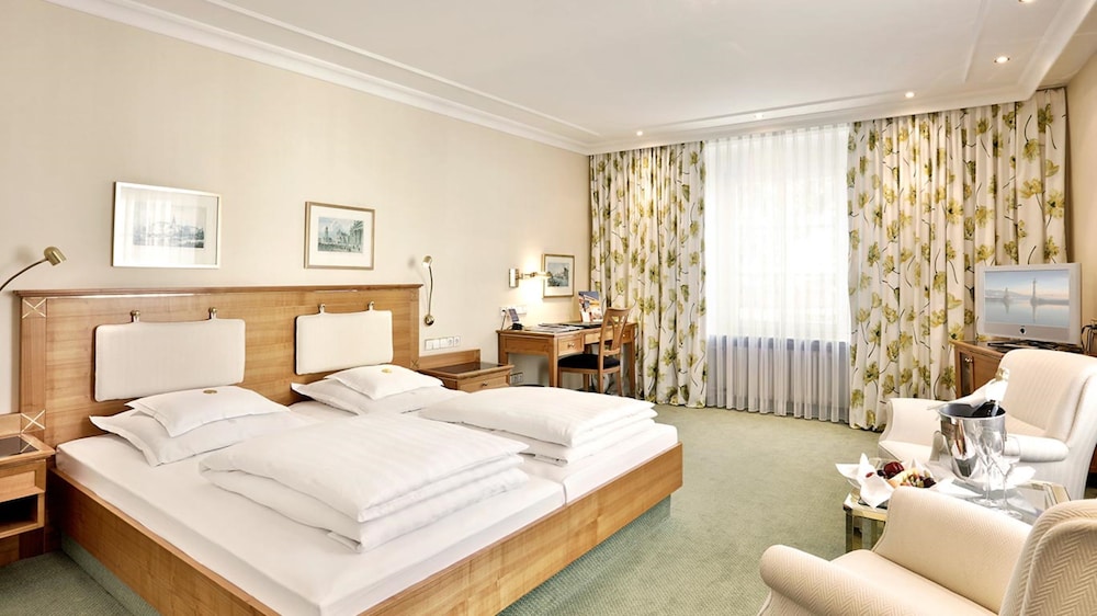 Room, Double Bed, Street View