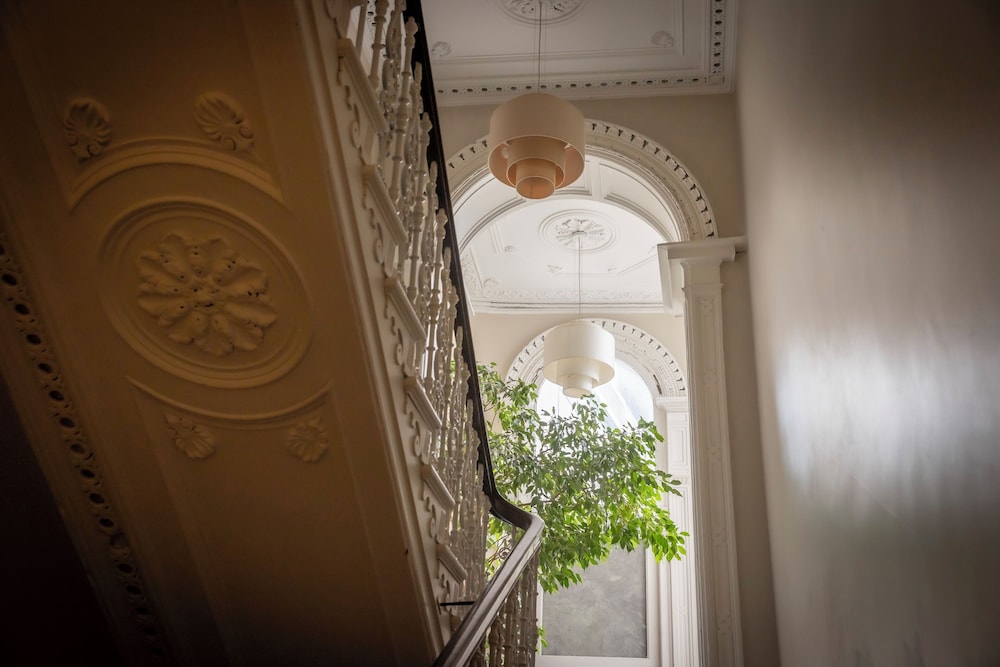 Albany House Hotel 8/57