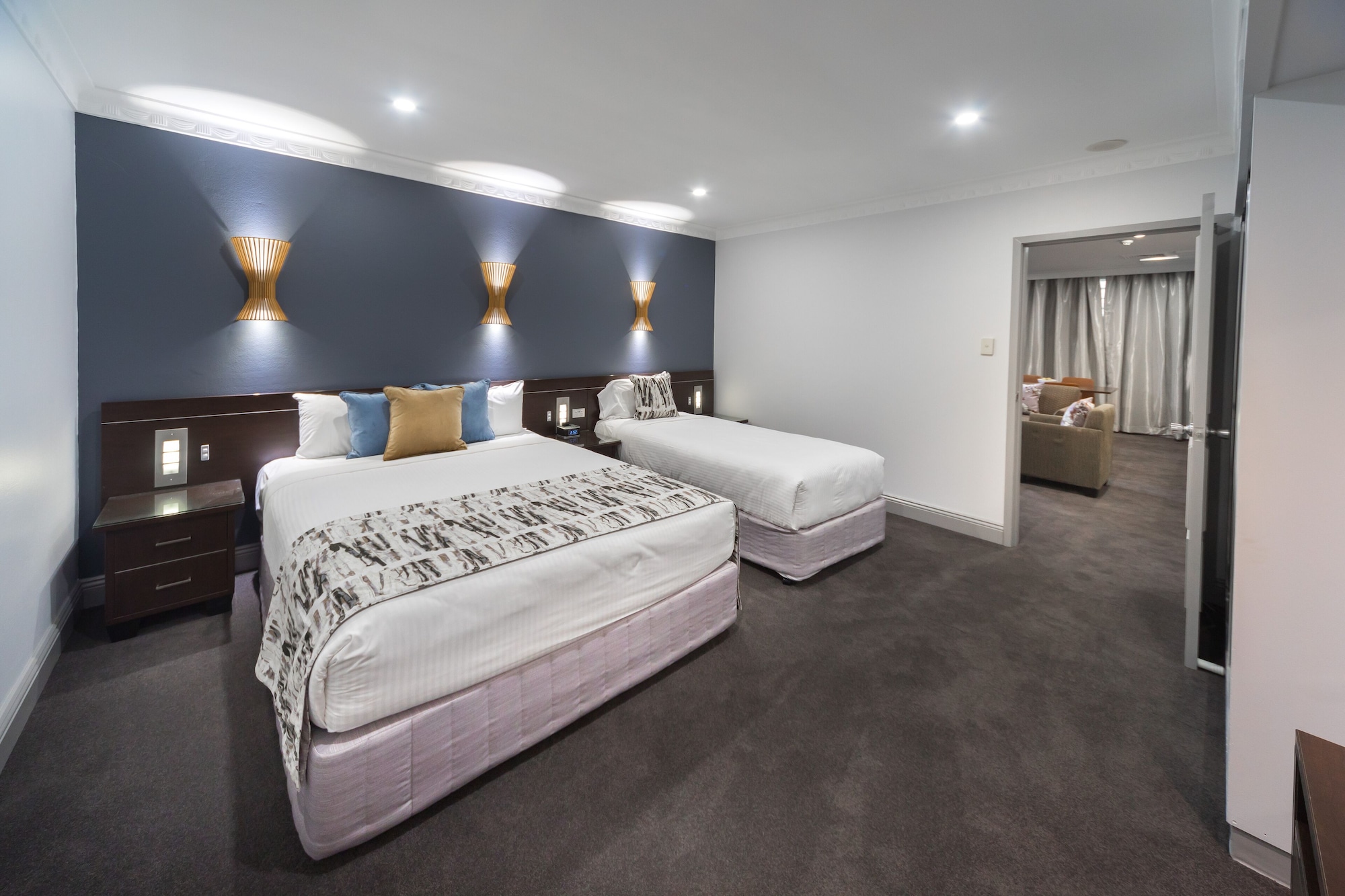 2 Bedrooms, Back, Apartment, 2 Queen and Twin Beds