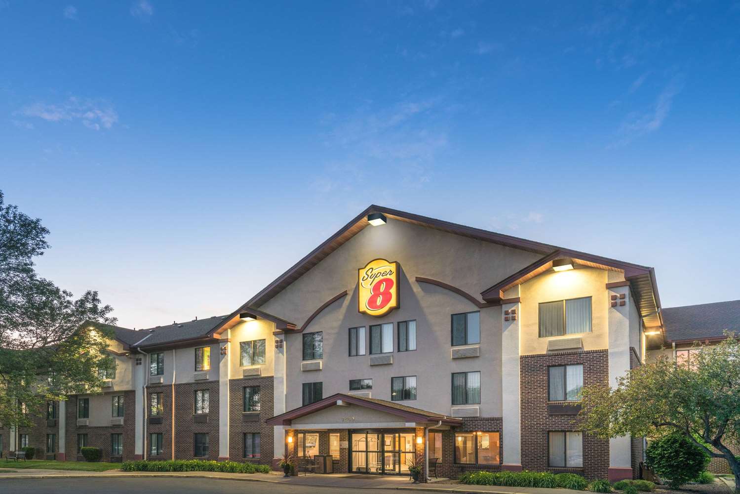 Super 8 by Wyndham Bloomington/Airport in BLOOMINGTON - MN