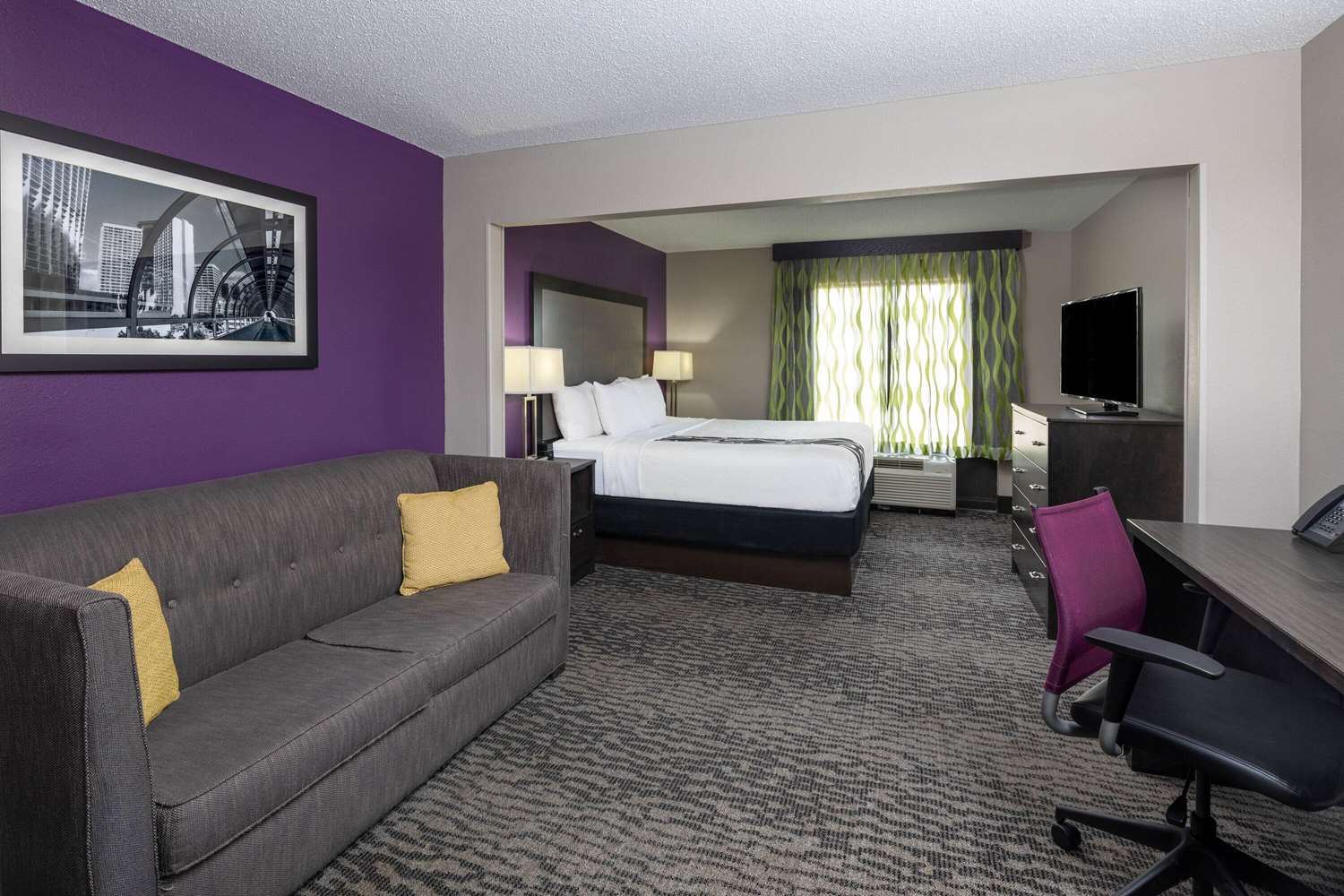 La Quinta Inn and Suites by Wyndham Kennesaw 23/46