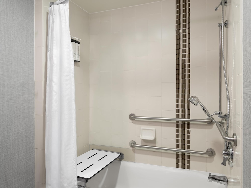 Hyatt Place Topeka 60/60