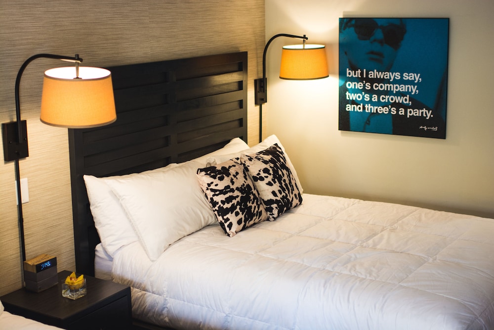 Hi-Ho: A Hi-Tech Hotel 13/44