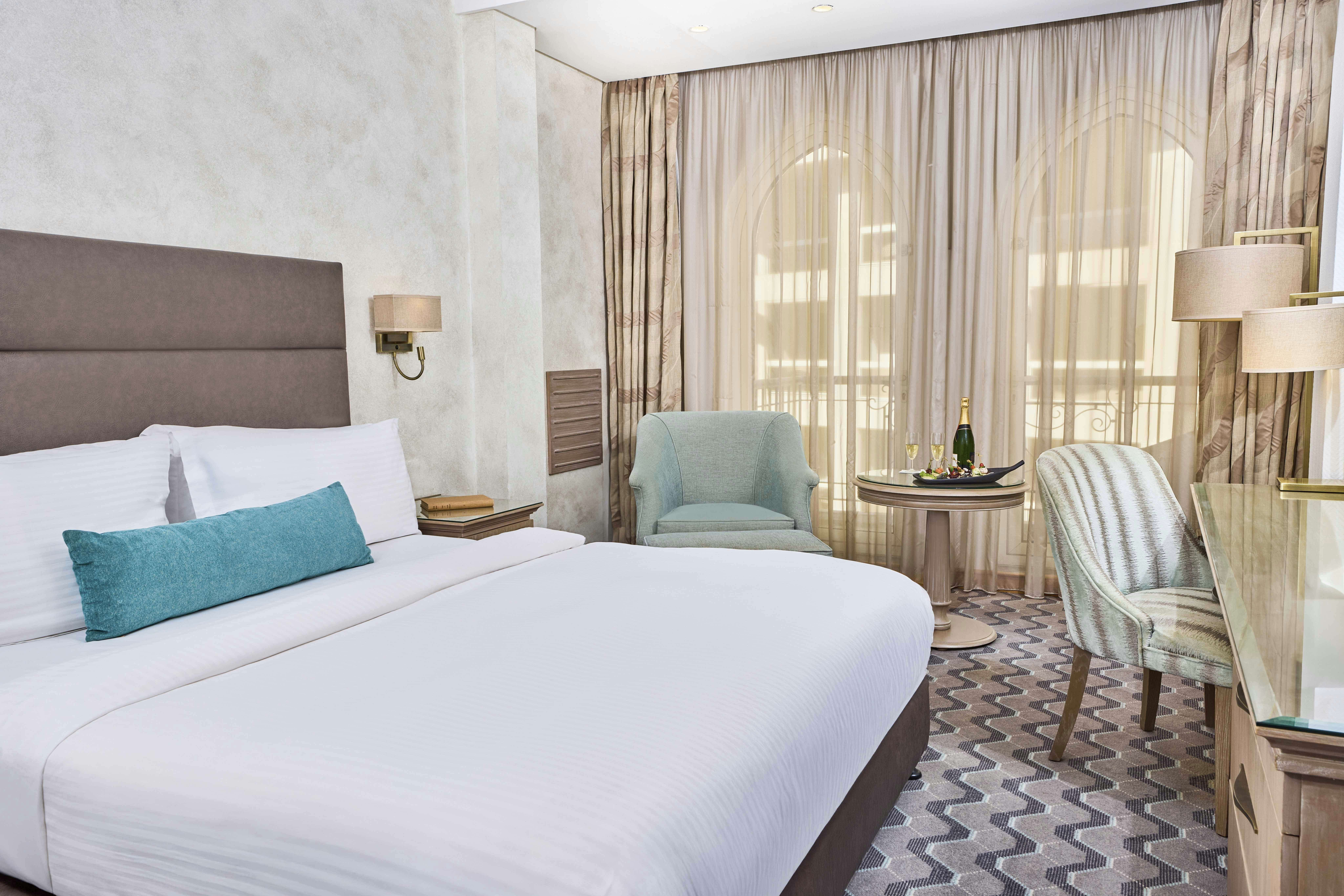 2 Bedrooms, Suite
