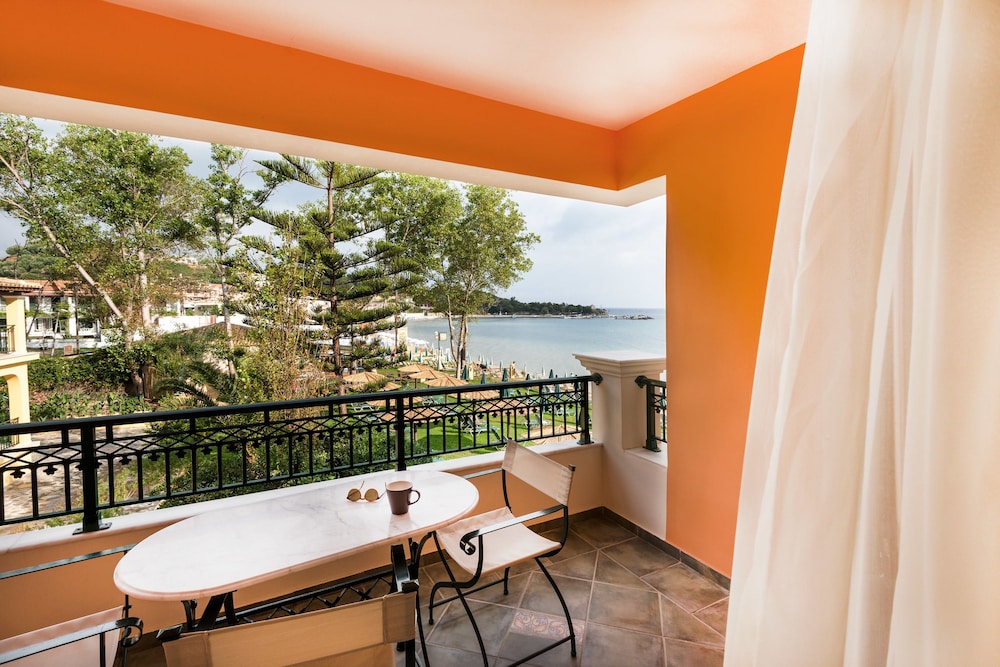 Andreolas Luxury Suites 14/72