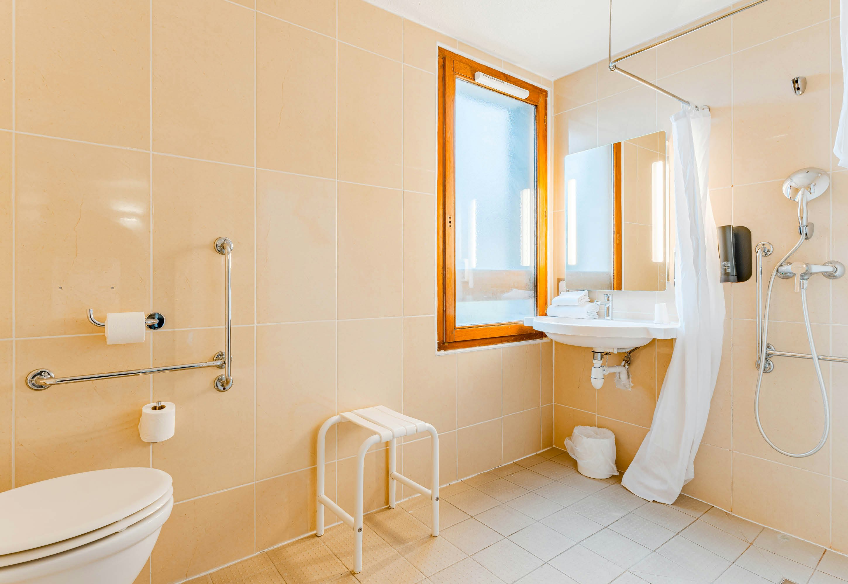 B&B HOTEL Poitiers 3 Futuroscope 27/28