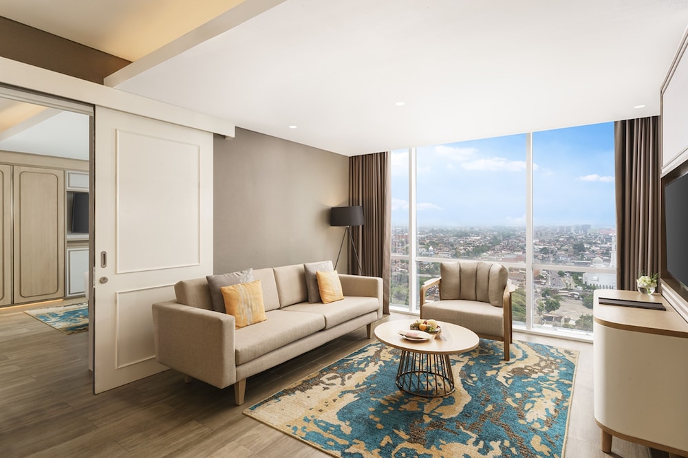 Swiss-Belhotel Solo 42/57
