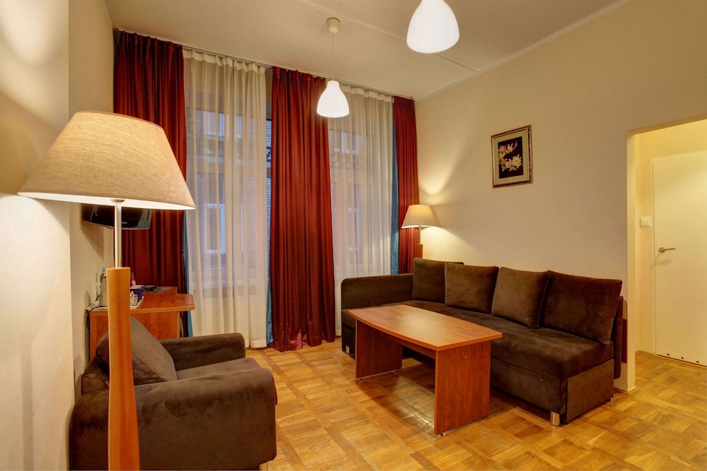 Lothus Hotel 36/45