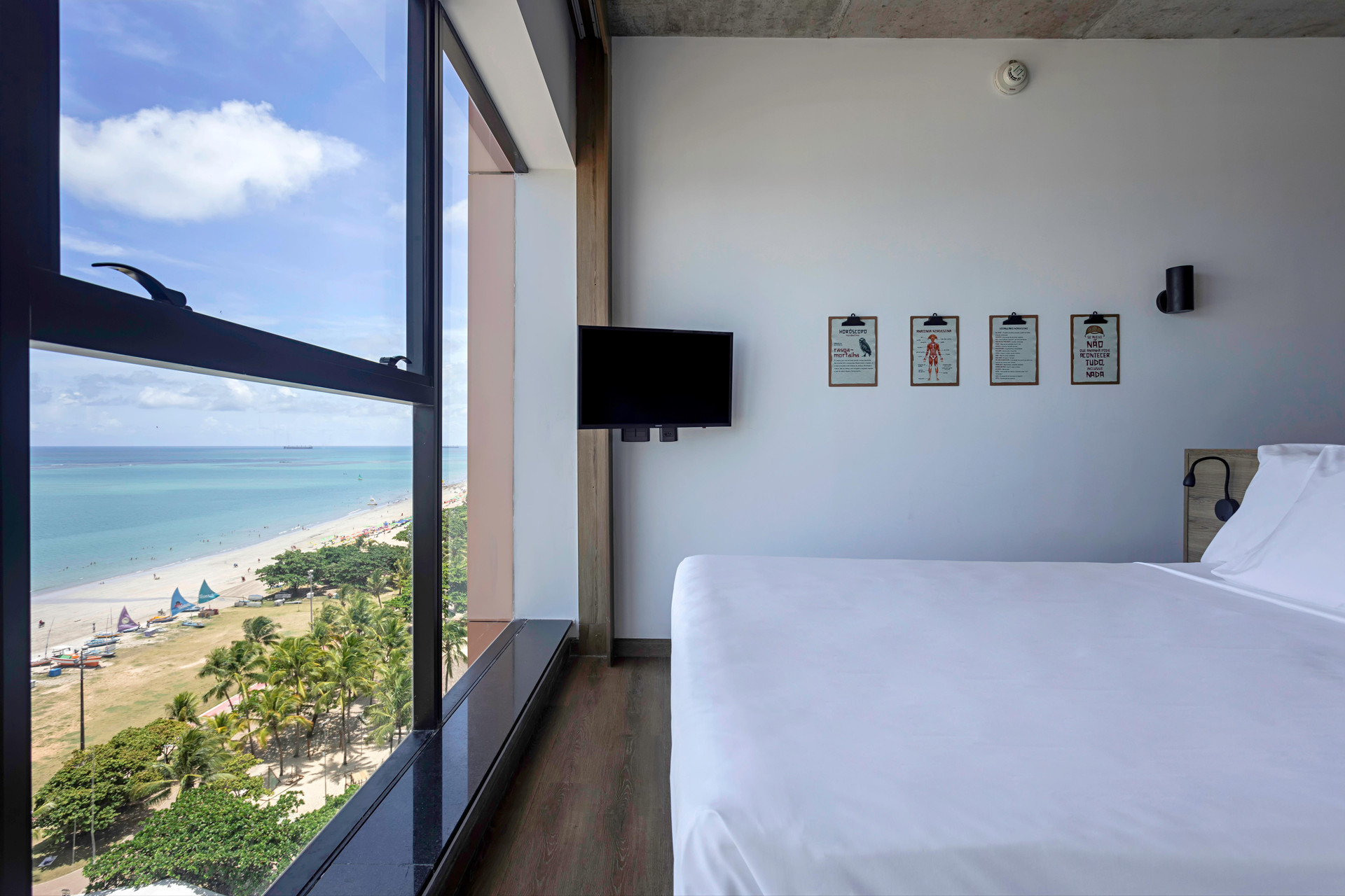 Standard, Sea View
