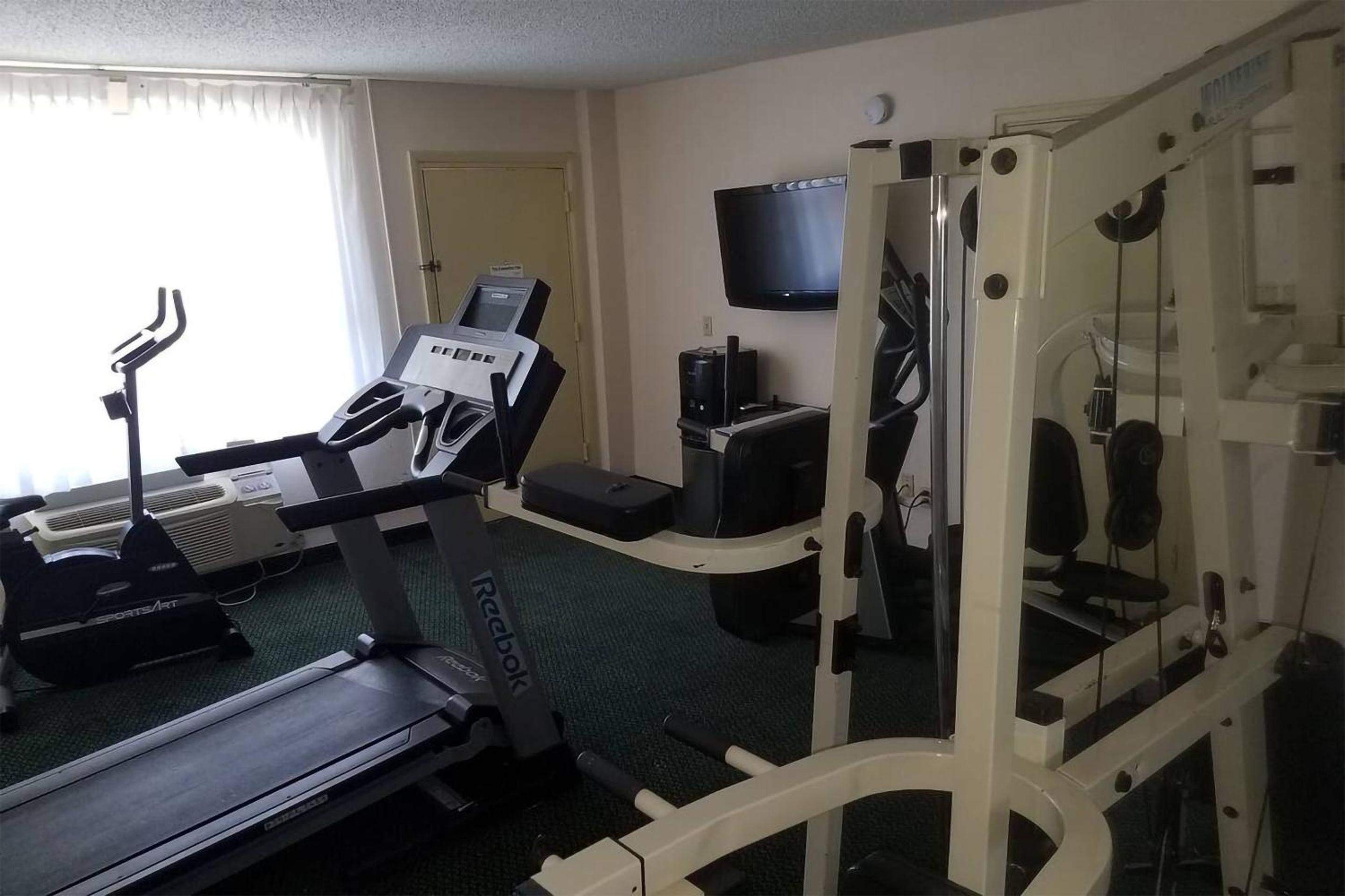 Sky-Palace Inn & Suites Wichita East 22/30
