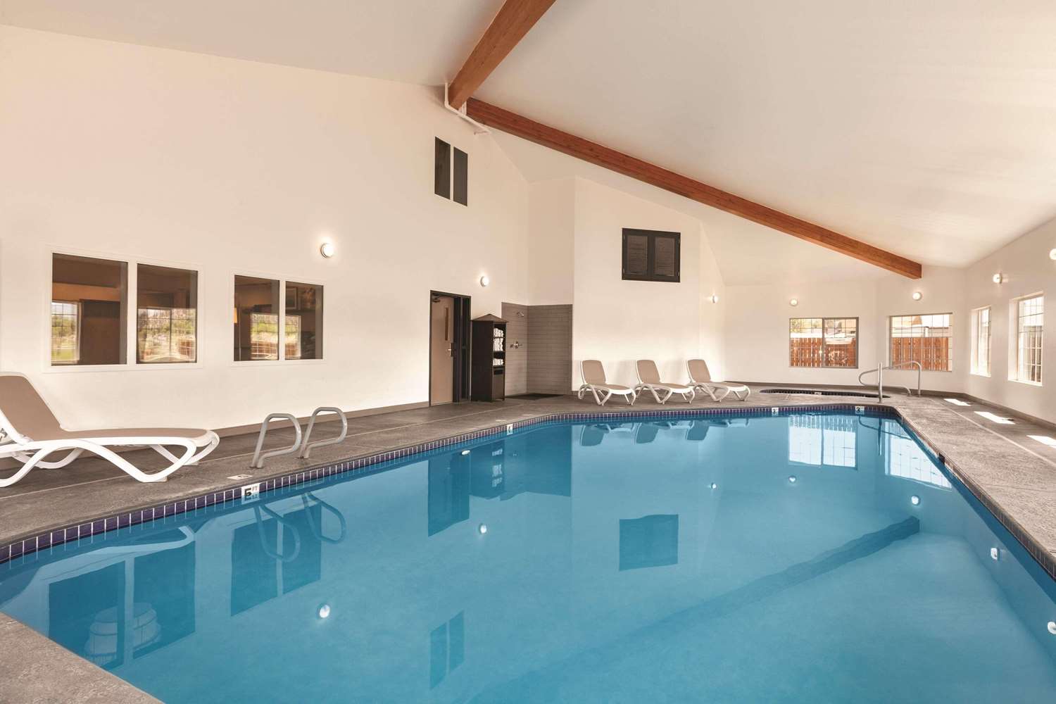 Country Inn & Suites by Radisson, Prineville, OR 8/21