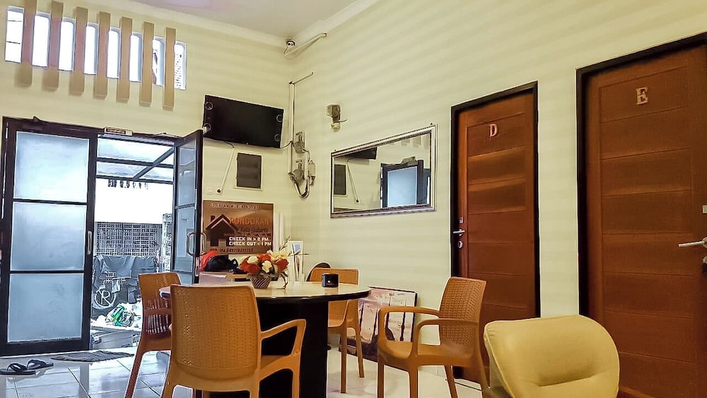 Reddoorz Plus Near Hayam Wuruk 2 23/33