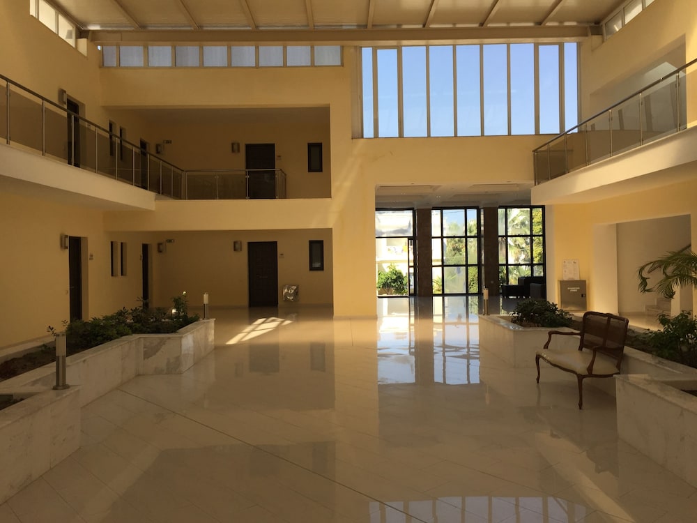 Naias Beach Hotel 8/43