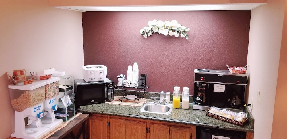 Executive Inn Scottsville 27/33
