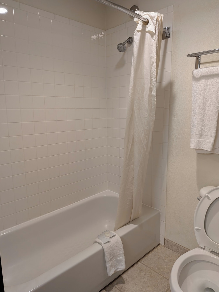 Catalina Inn 37/40