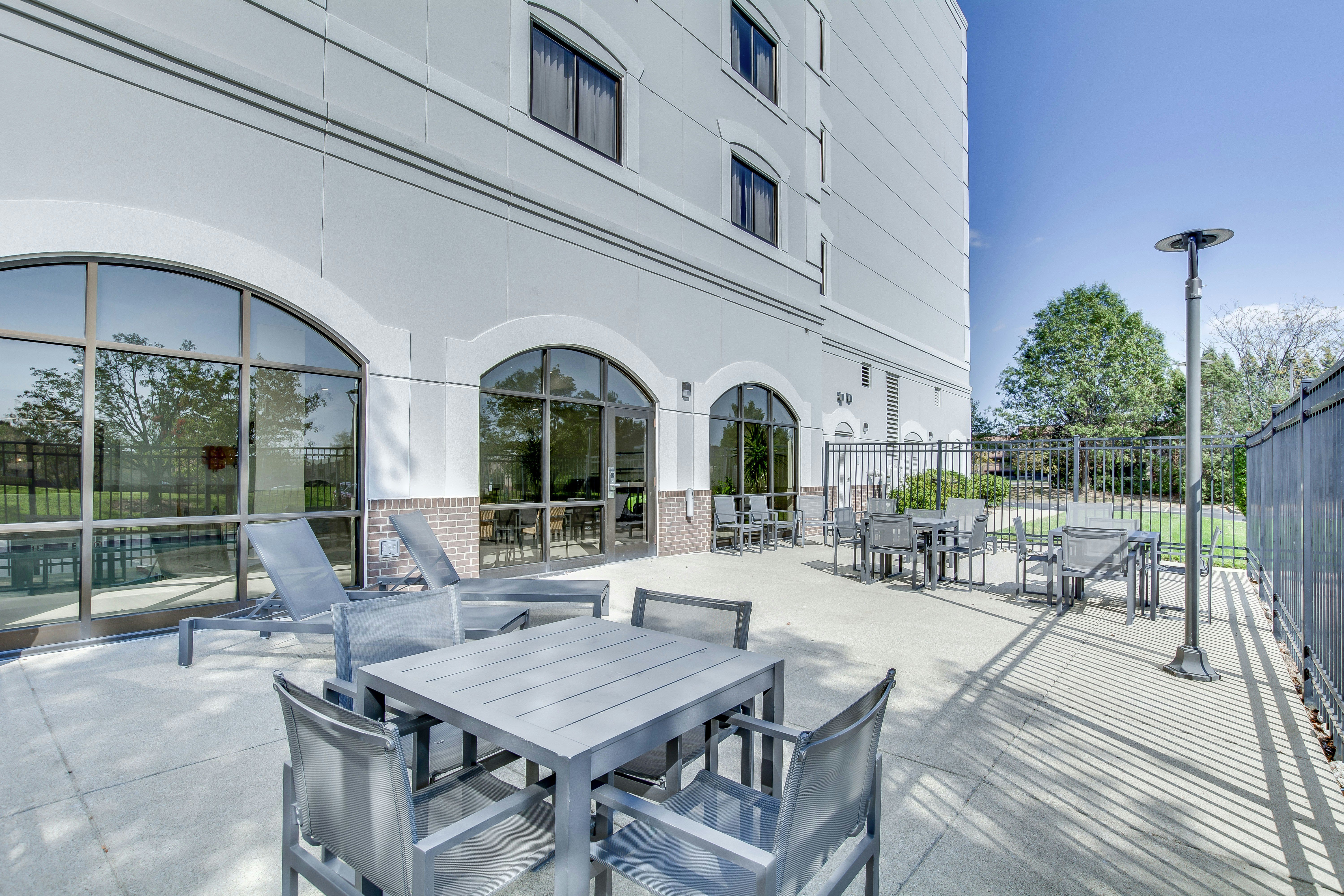 Embassy Suites Louisville East 70/73