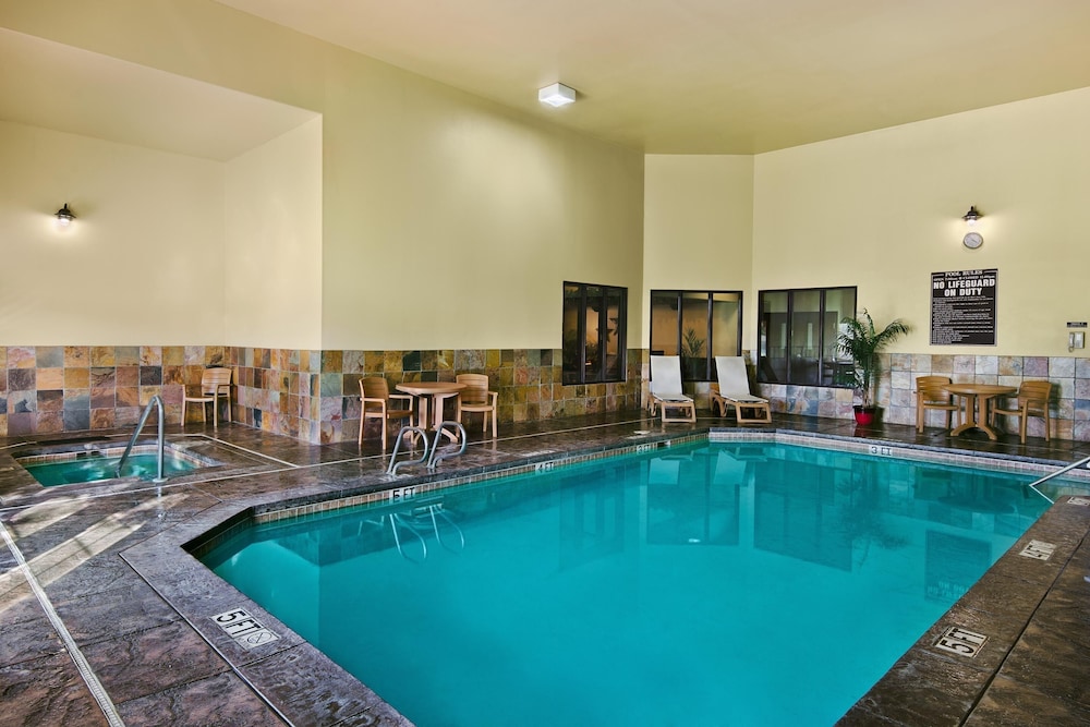 Oxford Suites Pendleton 25/54