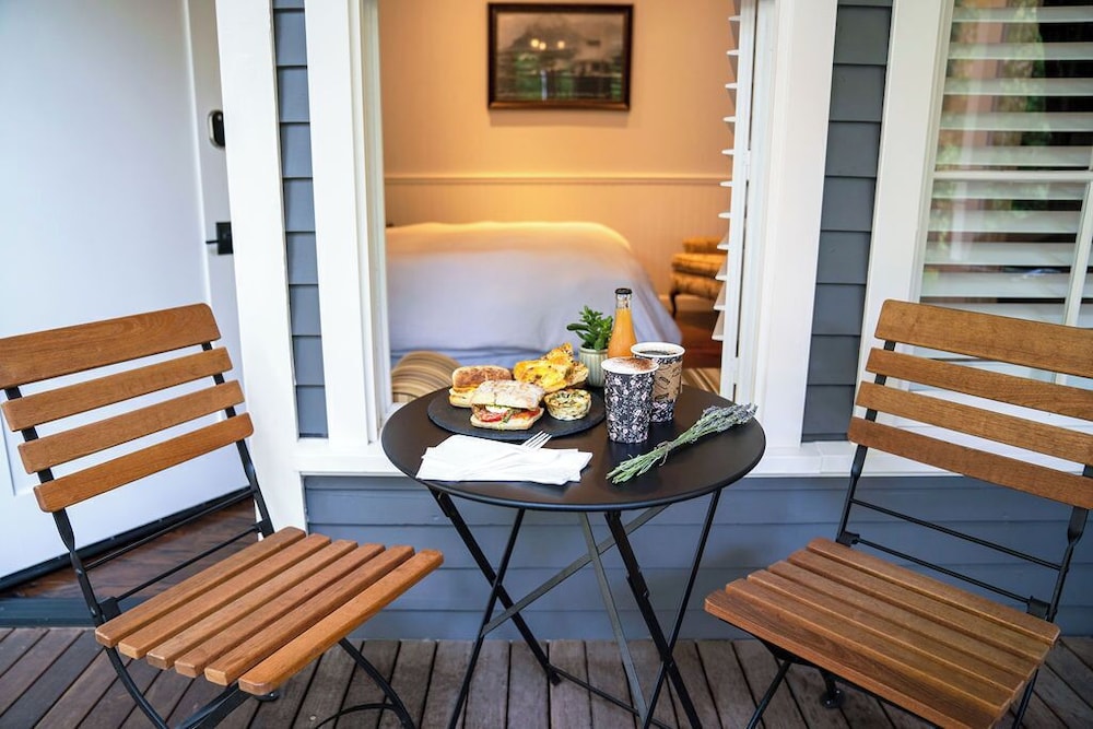 Brannan Cottage Inn 46/56