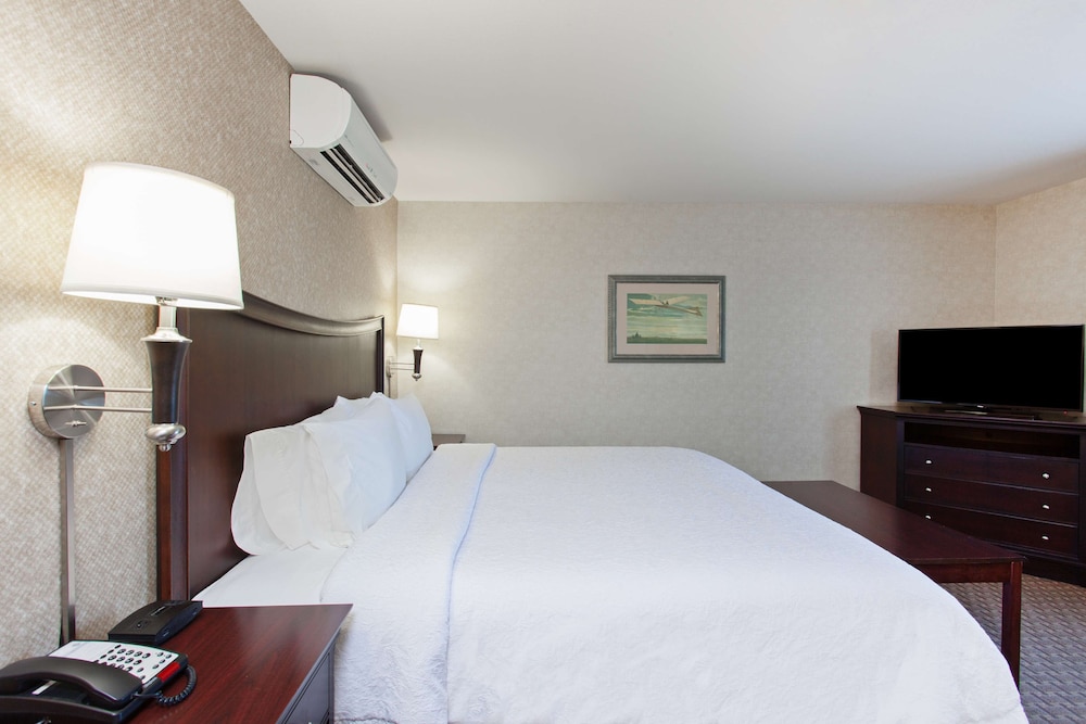 Hampton Inn Suites Oakland Airport 20/63