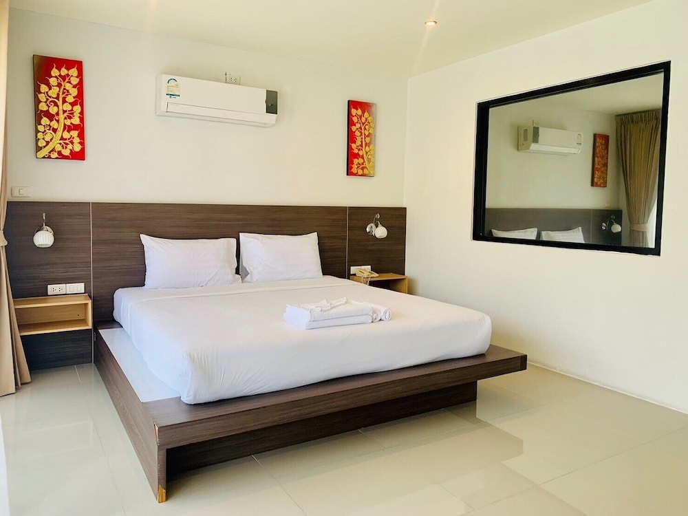 غرفة ديلوكس بسرير كينج بإطلالة على المسبح بغرفة نوم واحدة، Oceanview Treasure Hotel & Residence 4/7