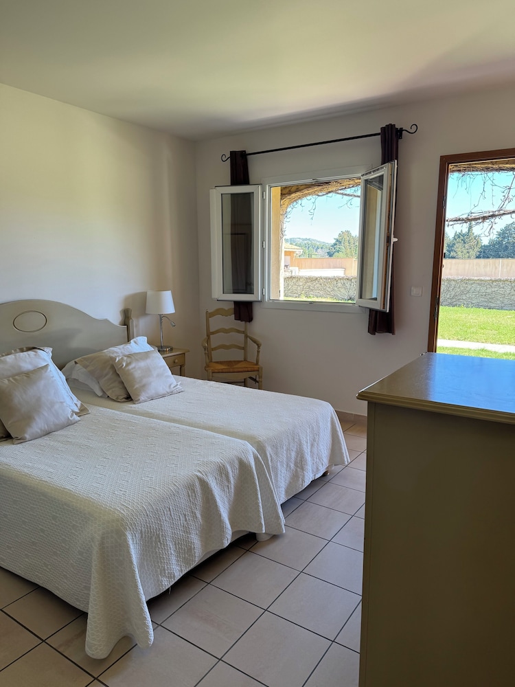 Comfort, Twin Beds