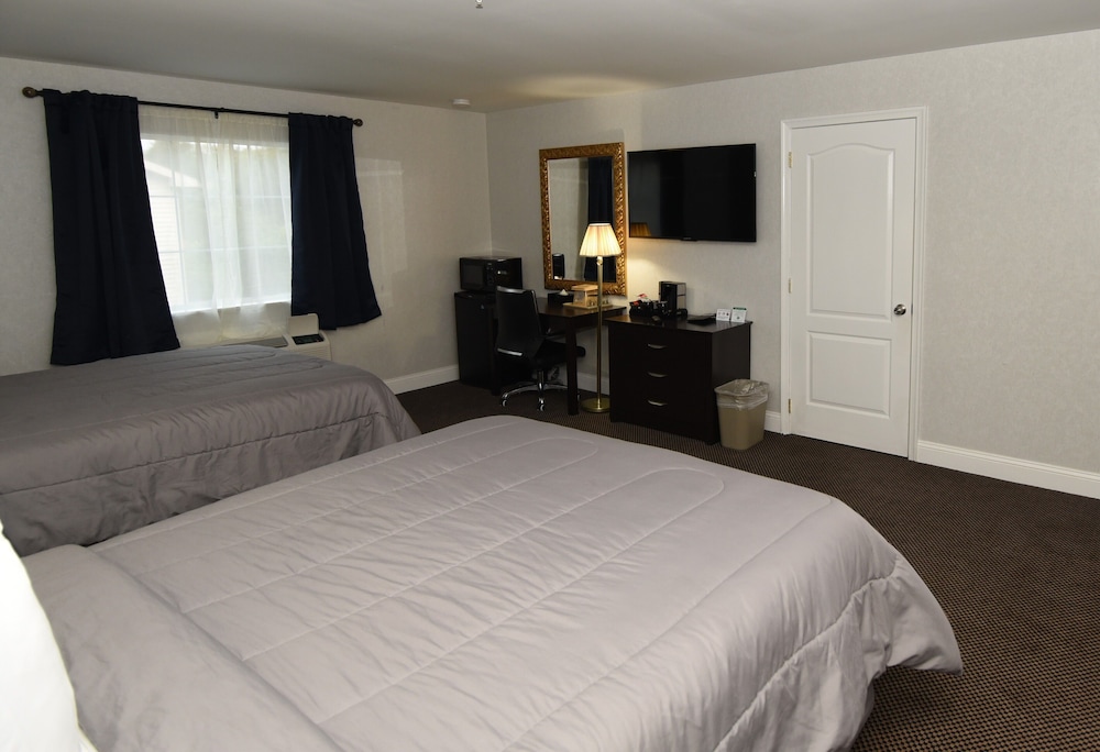 Deluxe, 2 Queen Beds