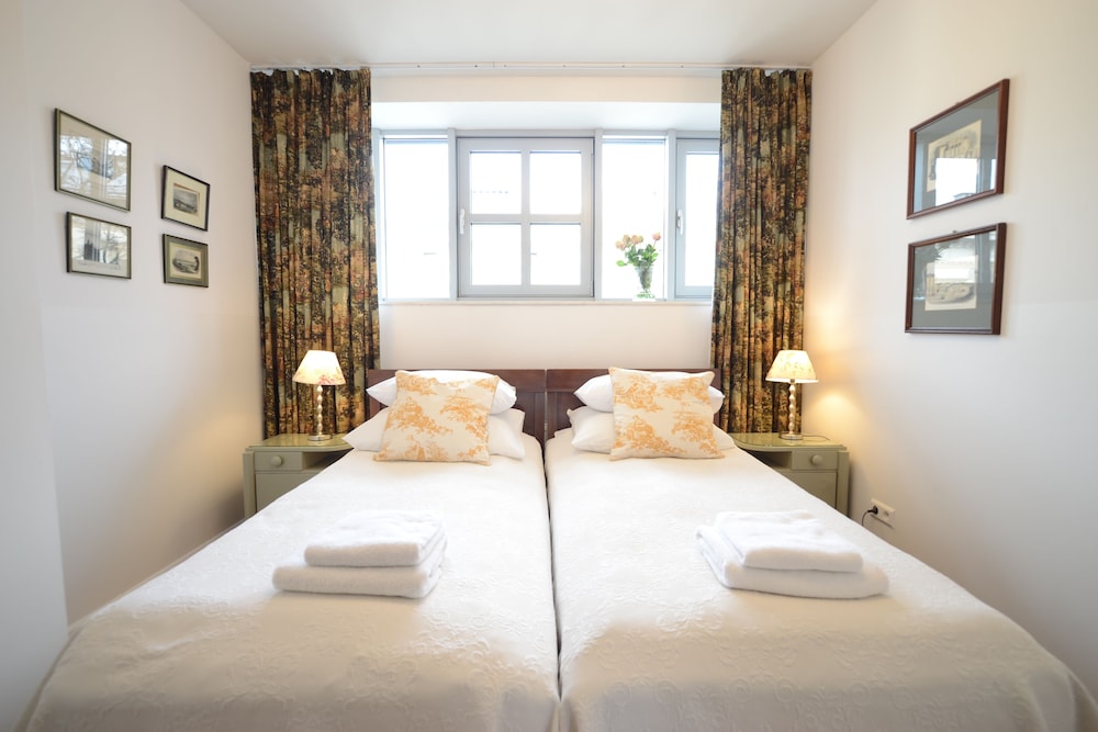CRYSTAL SUITES OLD TOWN 22/68