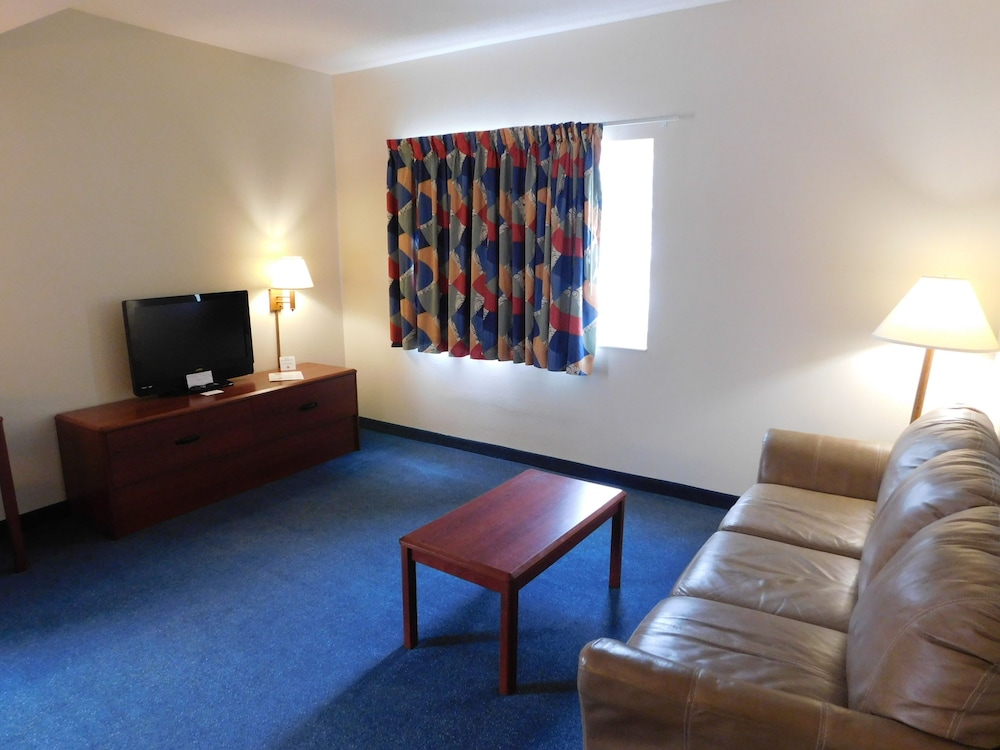 Reston Inn & Suites 27/50