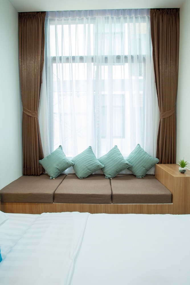 Thanburi Hotel 14/35