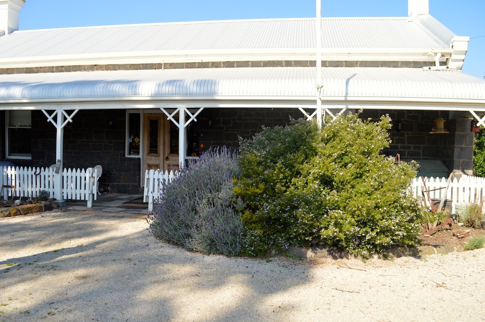 LITTLE RIVER BED & BREAKFAST 2/27