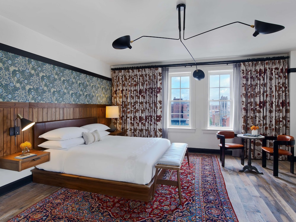 Hotel Revival Baltimore 11/60