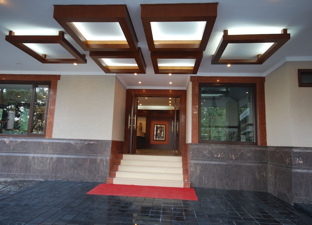 Madhuban Sarovar Portico Mussoorie 9/50