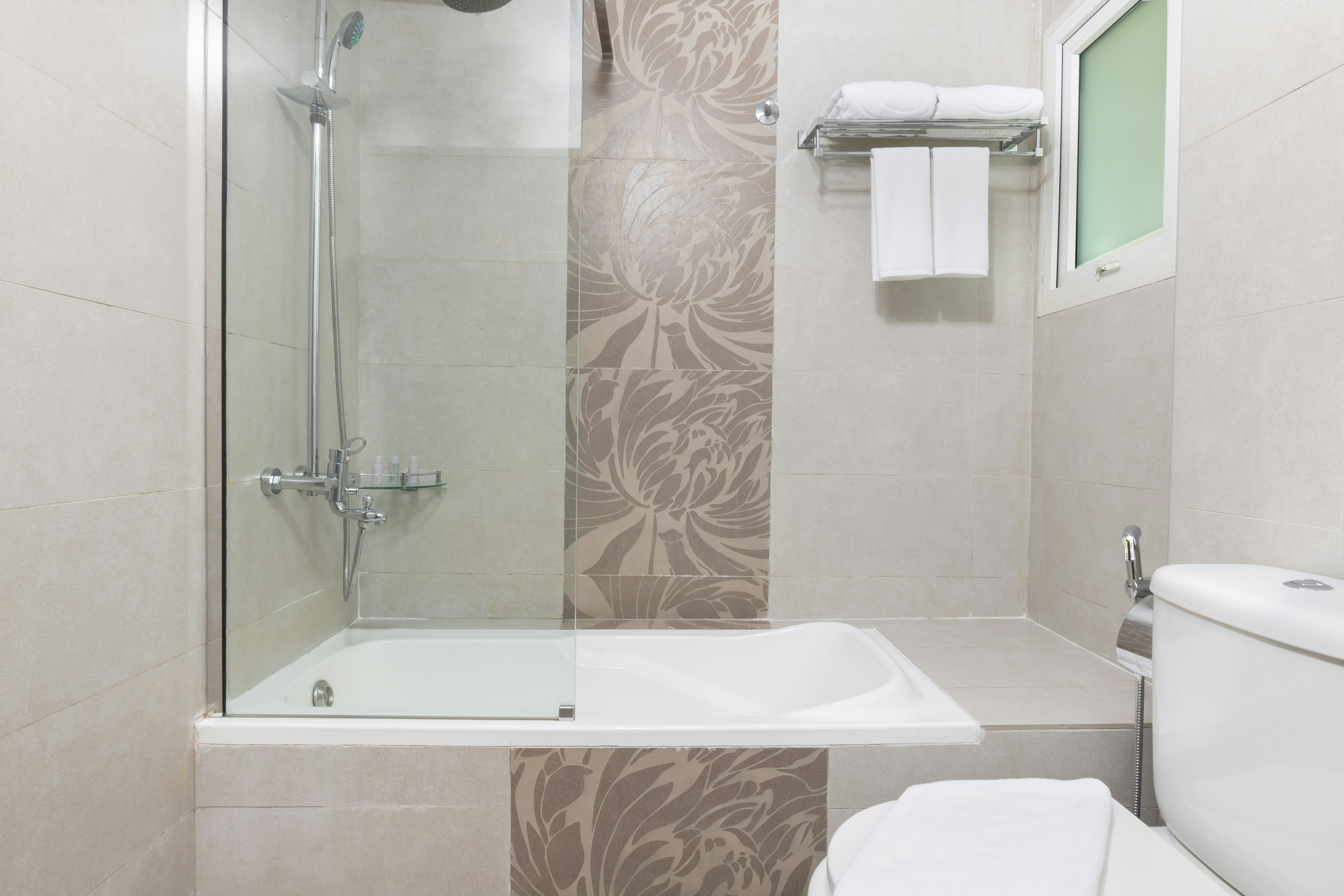 Al Hail Waves Hotel Managed By Centara 76/78