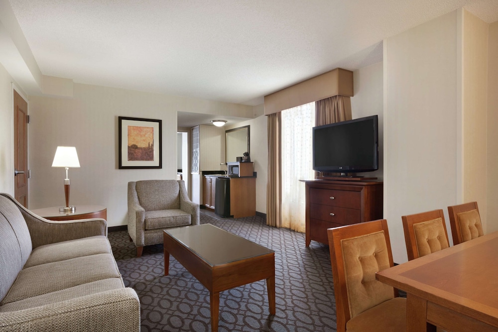 Embassy Suites by Hilton Dulles North Loudoun 31/58