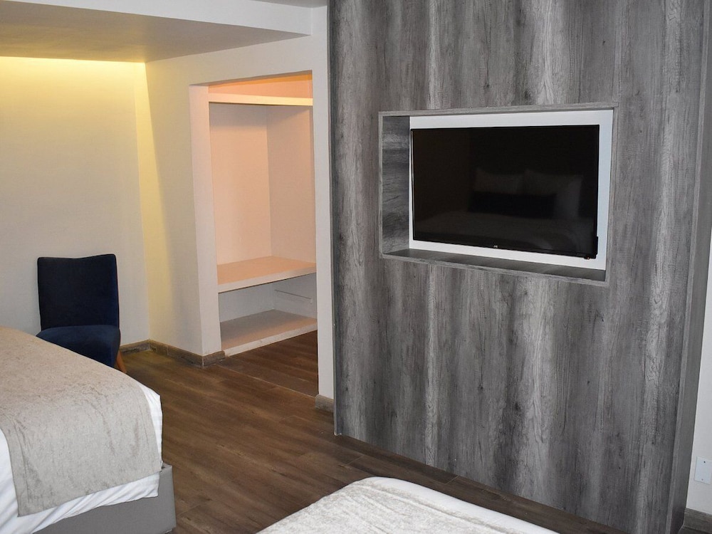 HOTEL FIESTA TIJUANA 38/52