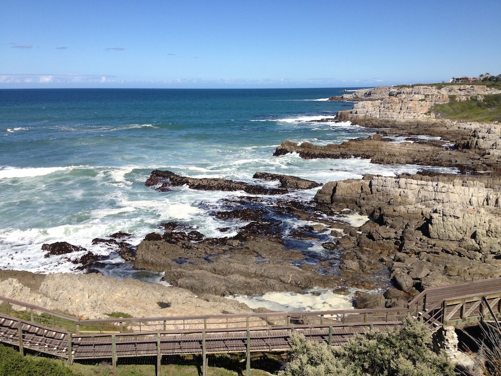 Whale Rock Luxury Lodge 60/65