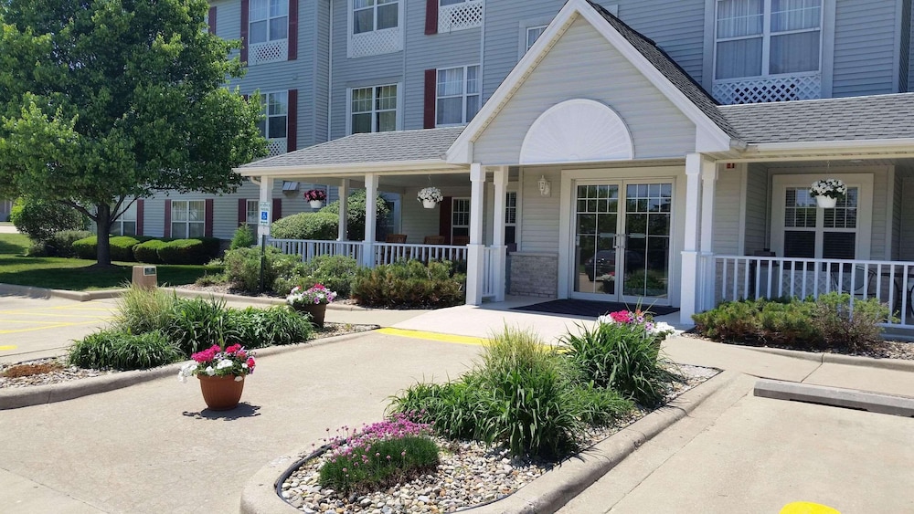 Country Inn & Suites by Radisson, Bloomington-Normal West, IL 49/56