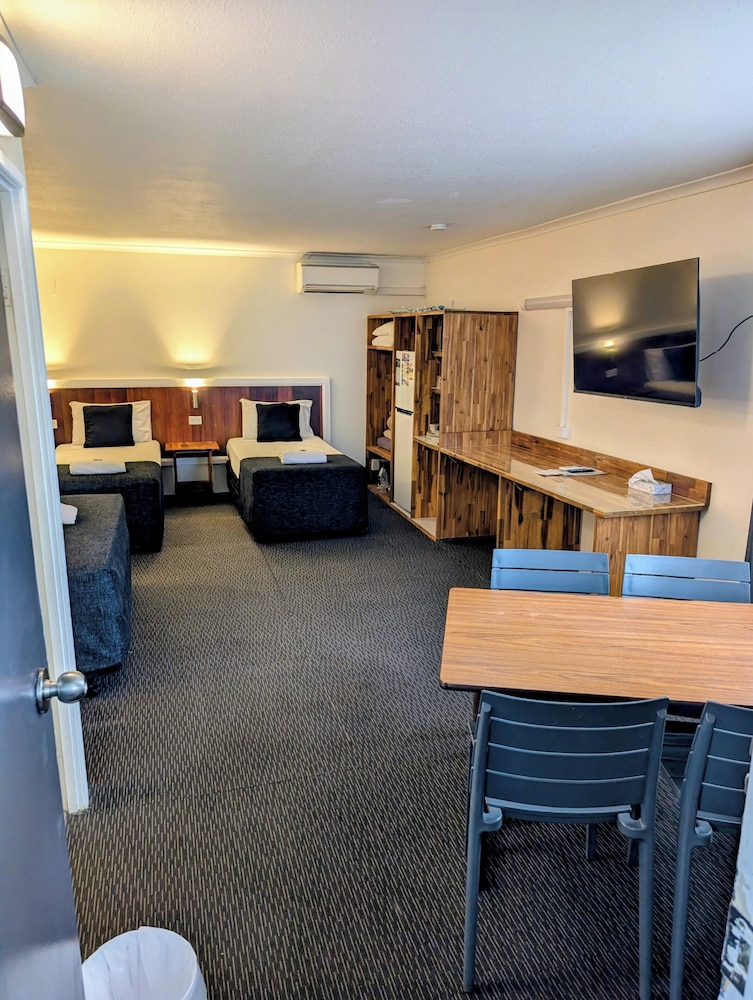 Hampton Villa Motel (ex.Comfort Inn Rockhampton) 51/71