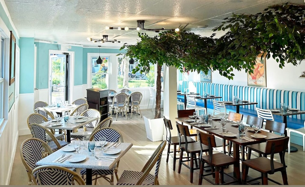 The Palms Hotel Fire Island 26/50