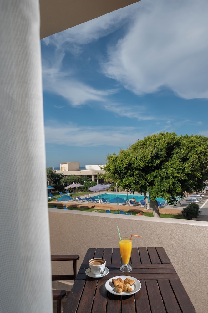 Creteco Hotel & Suites 54/72