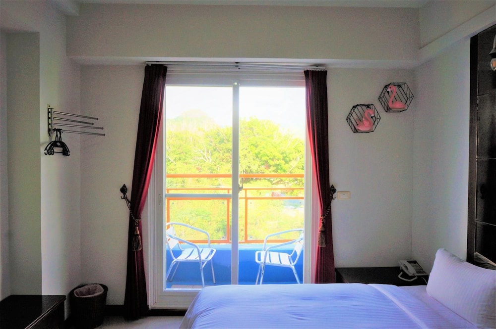 Warner Leisure Hotel 11/37