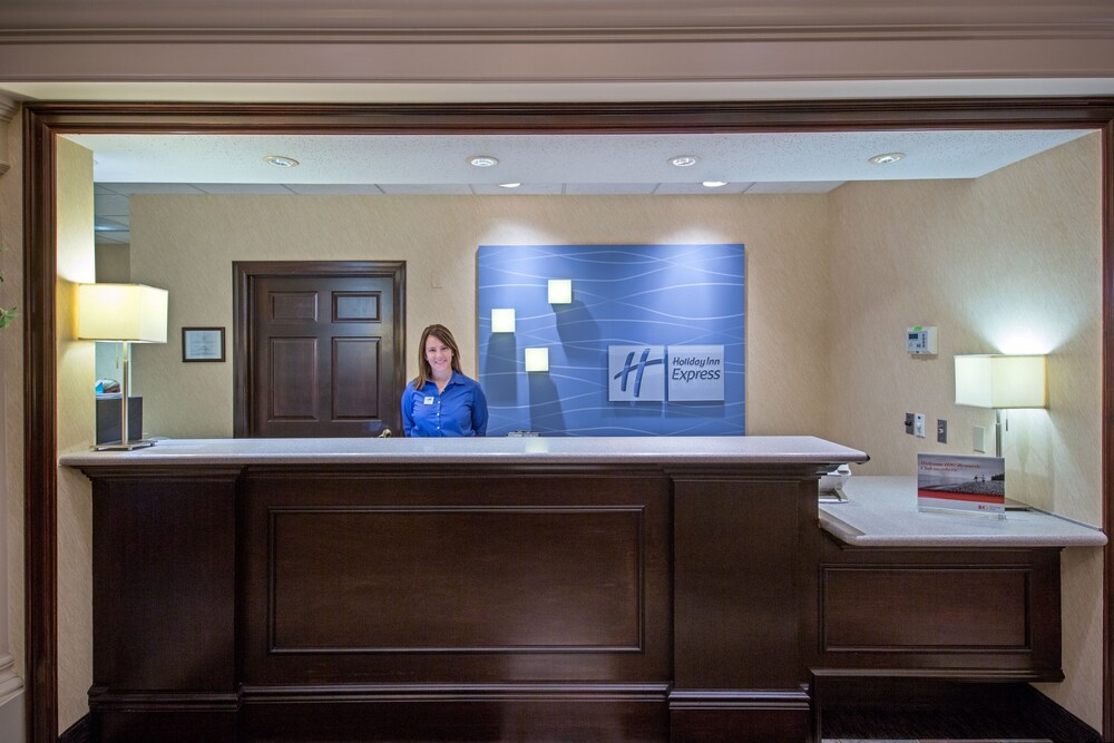 Holiday Inn Express Hotel Suites Youngstown N Warren Niles 6/79