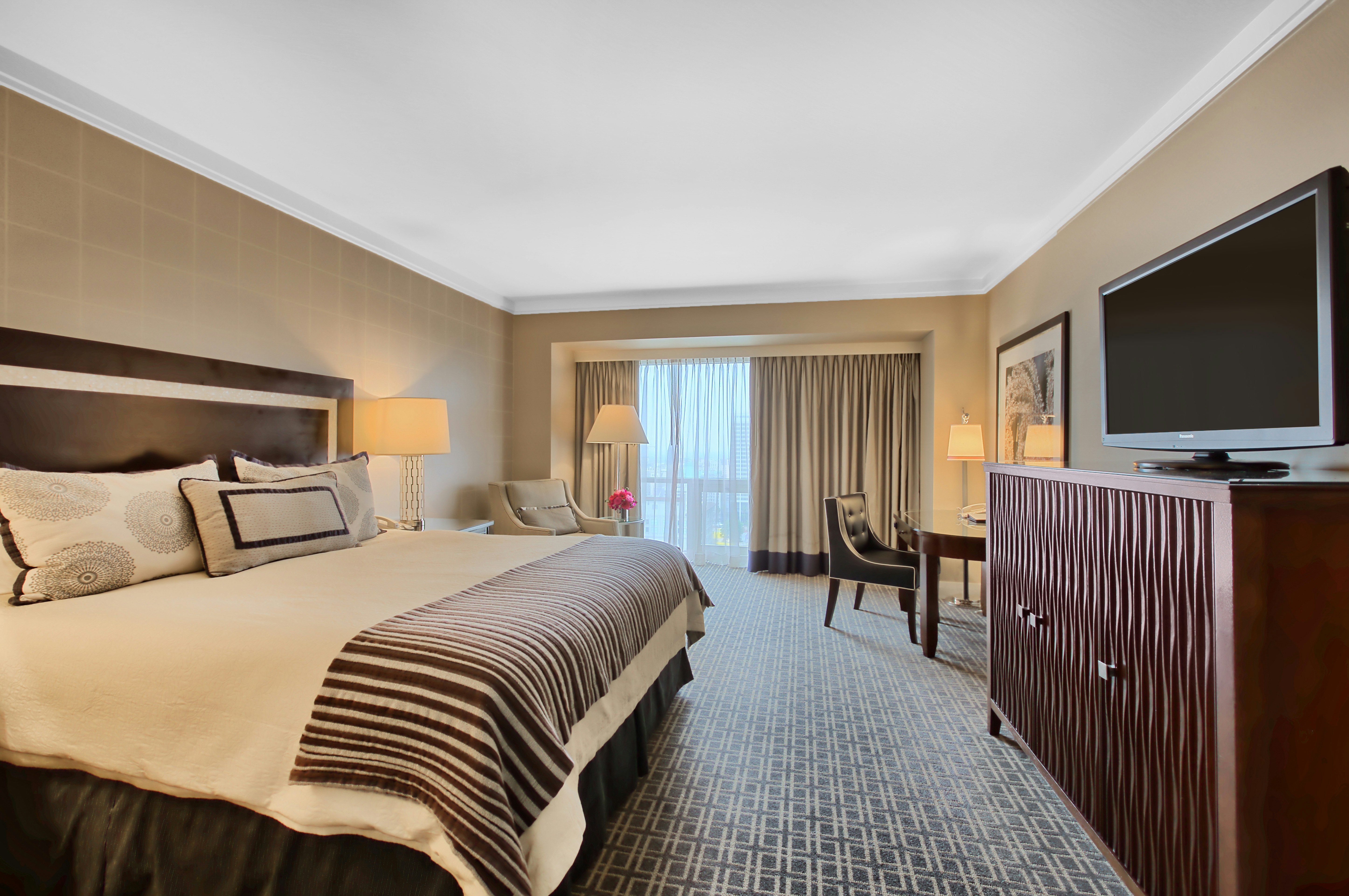Omni Los Angeles Hotel At California Plaza 24/81