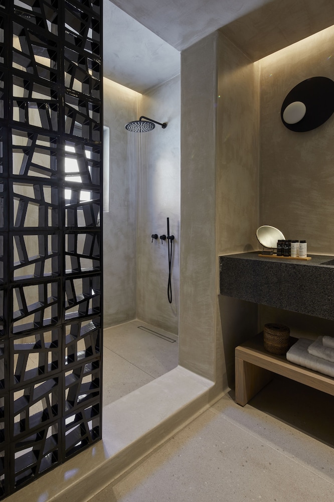 Halcyon Days Suites 43/50