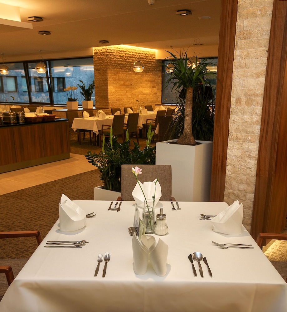 DANUBIUS HEALTH SPA RESORT ESPLANADE 64/66